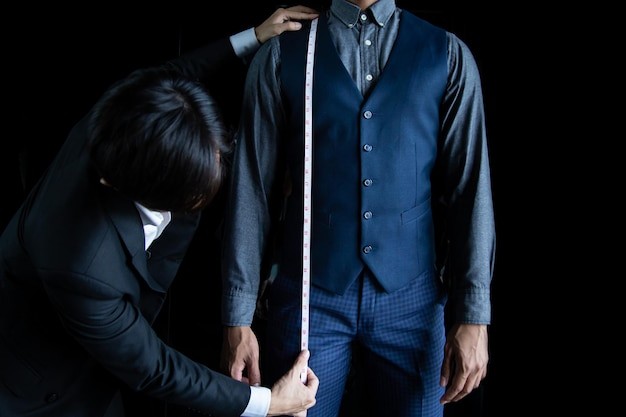 Personalized Suit Tailoring: Experience Craftsmanship that Fits Both Your Body and Personality